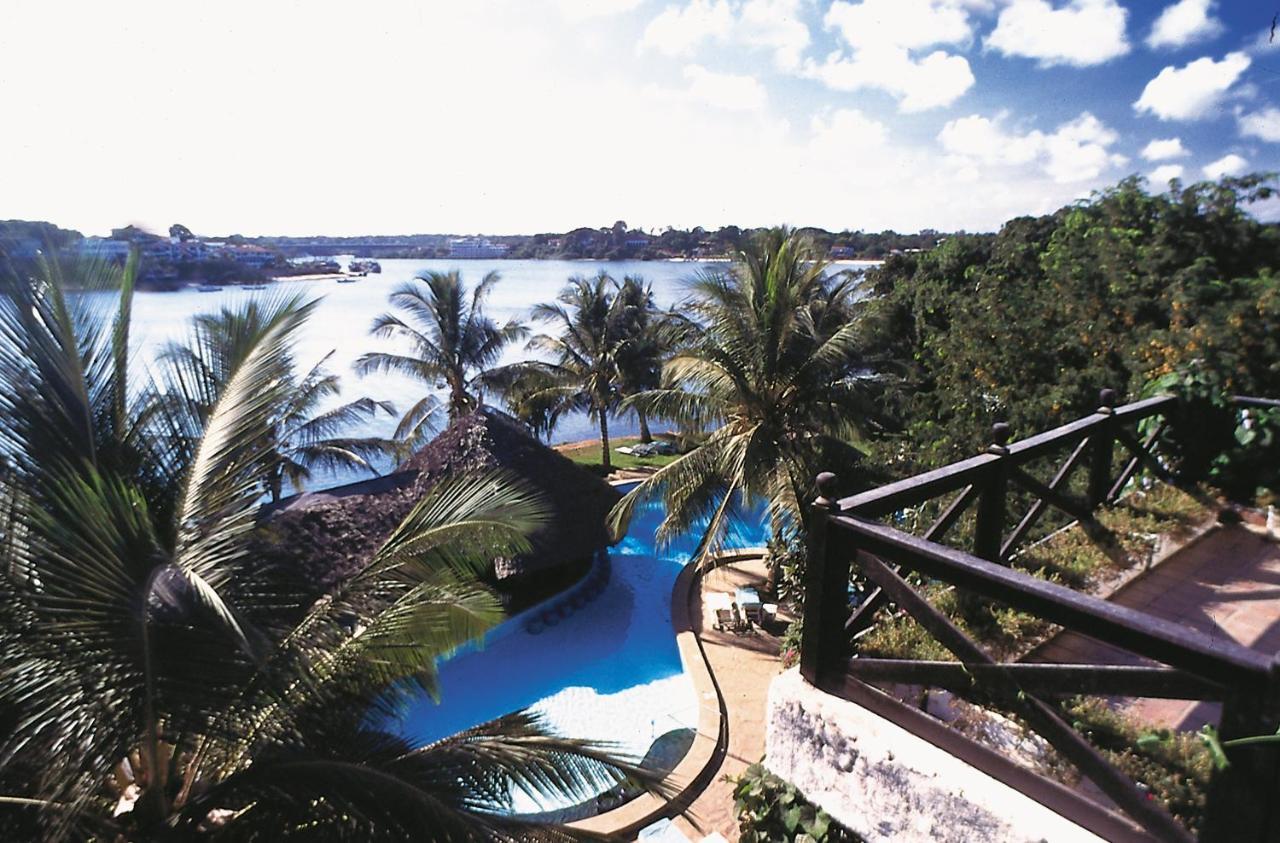 Tamarind Village Hotel Apartments Момбаса Екстер'єр фото