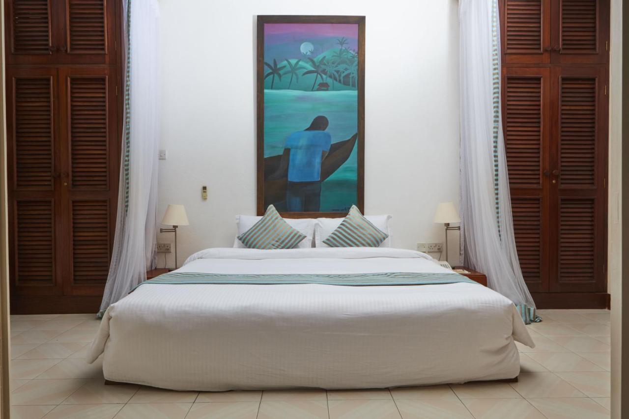 Tamarind Village Hotel Apartments Момбаса Екстер'єр фото