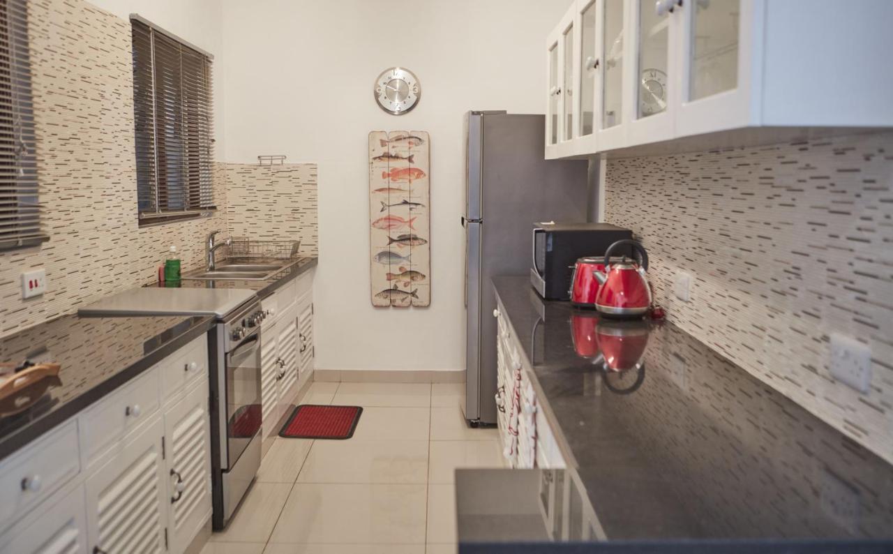 Tamarind Village Hotel Apartments Момбаса Екстер'єр фото