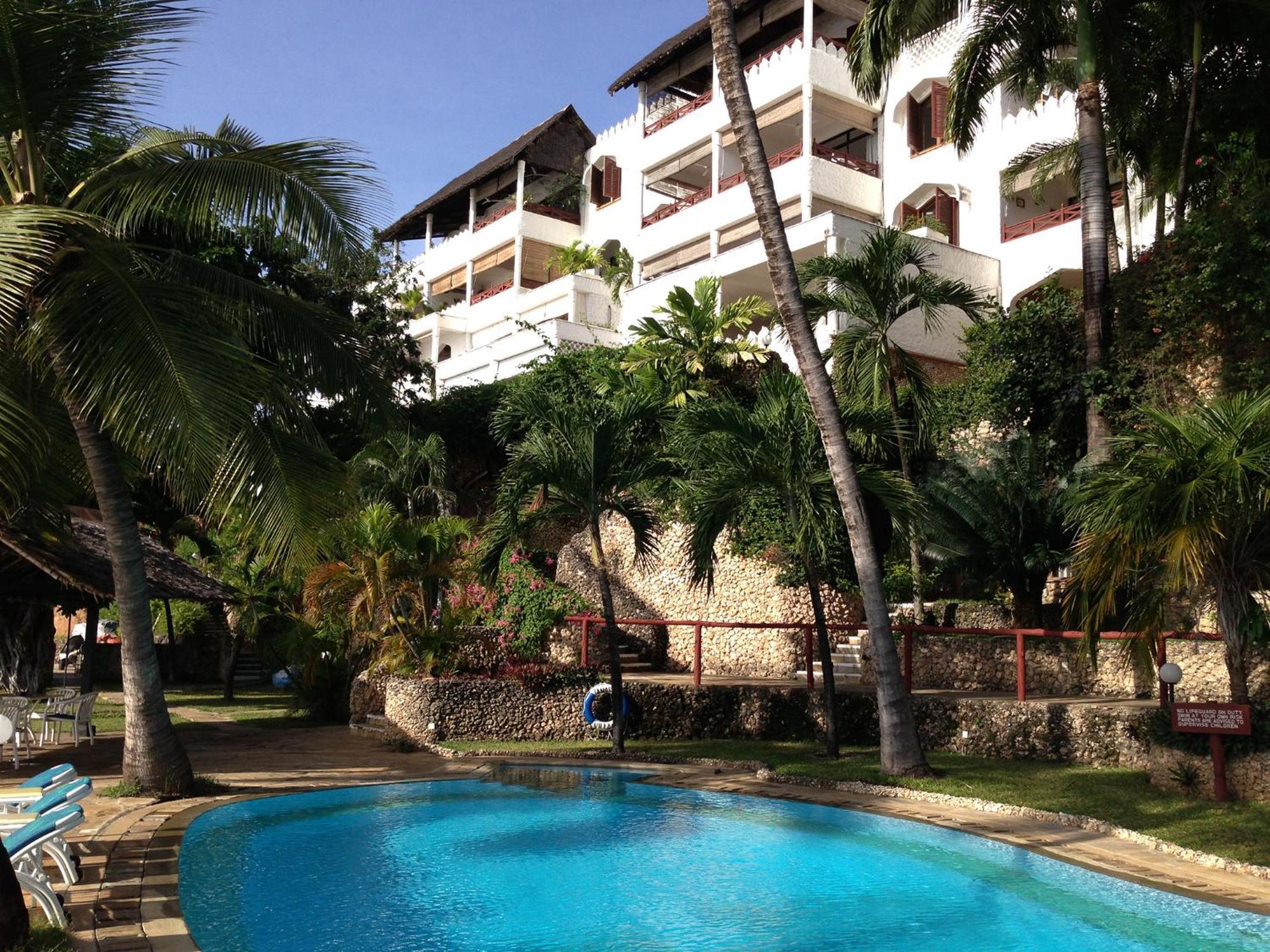 Tamarind Village Hotel Apartments Момбаса Екстер'єр фото